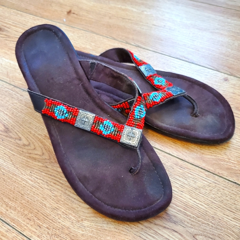 Minnetonka beaded flip flop sandel size 7